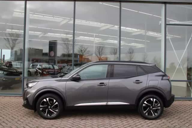 Peugeot 2008 (2021) thumbnail 2