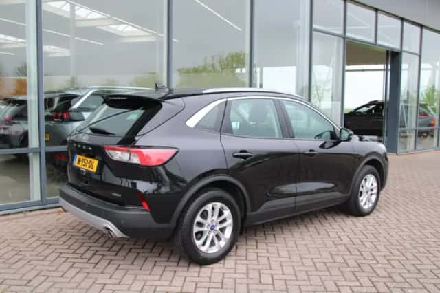 Ford Kuga (2021) thumbnail 4