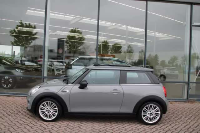 MINI One (2018) thumbnail 2