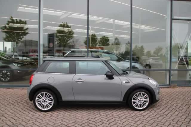 MINI One (2018) thumbnail 5