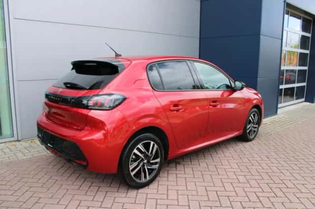 Peugeot 208 (2023) thumbnail 4