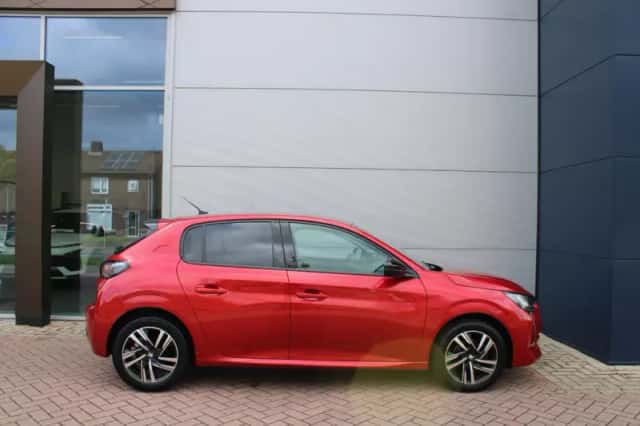 Peugeot 208 (2023) thumbnail 5