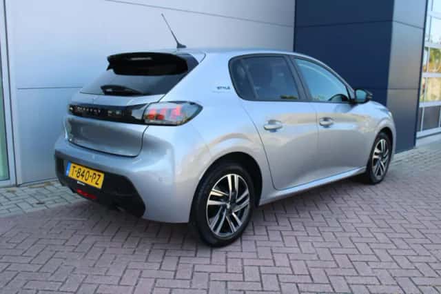 Peugeot 208 (2023) thumbnail 4