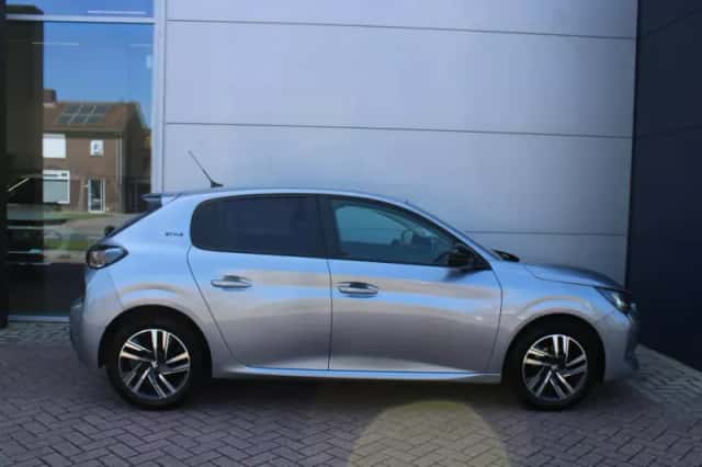 Peugeot 208 (2023) thumbnail 5