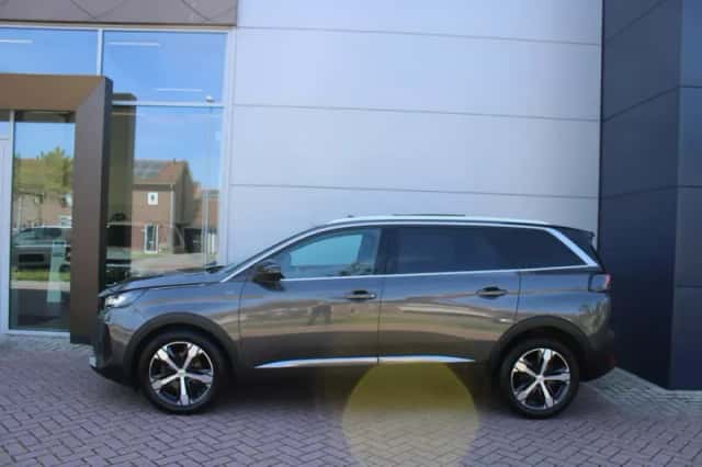 Peugeot 5008 (2021) thumbnail 2