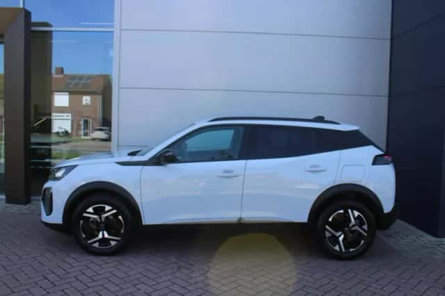 Peugeot 2008 (2023) thumbnail 2