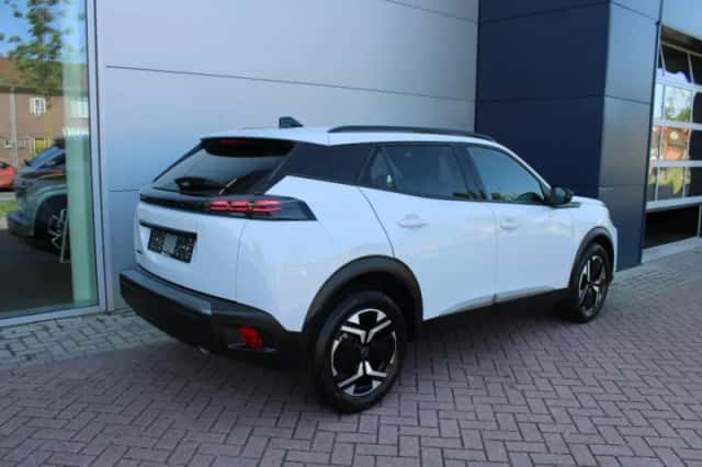 Peugeot 2008 (2023) thumbnail 4