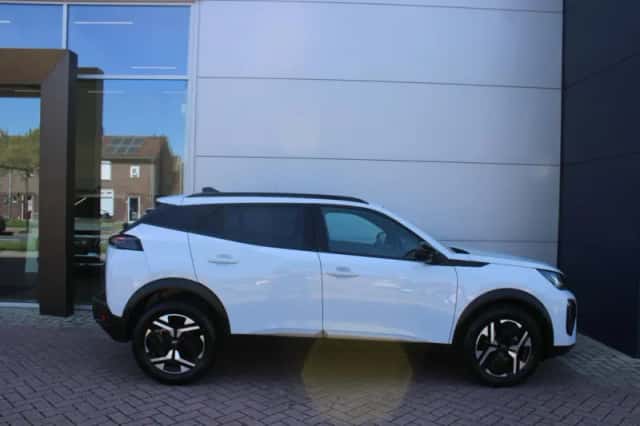Peugeot 2008 (2023) thumbnail 5
