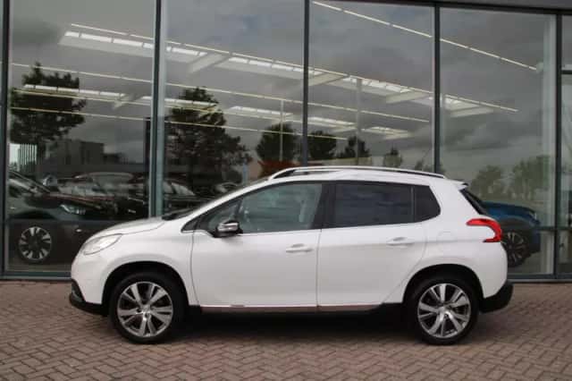 Peugeot 2008 (2015) thumbnail 2