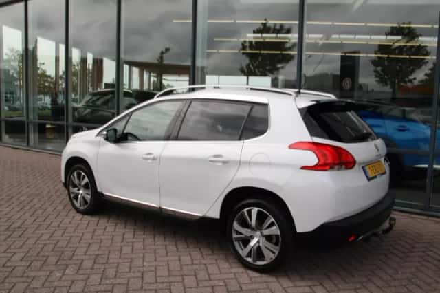 Peugeot 2008 (2015) thumbnail 3