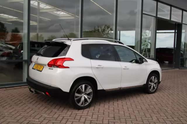 Peugeot 2008 (2015) thumbnail 4