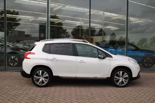 Peugeot 2008 (2015) thumbnail 5