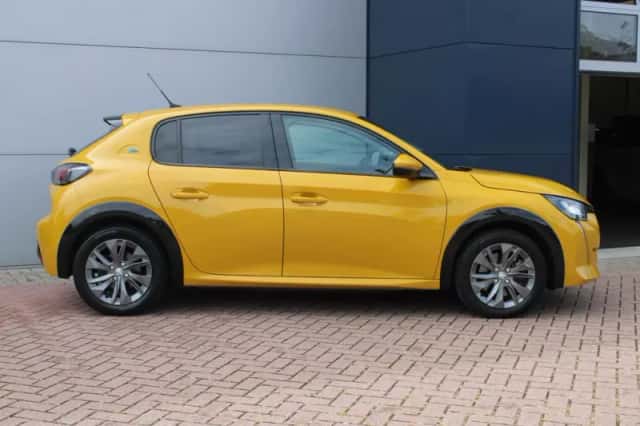 Peugeot e-208 (2021) thumbnail 4