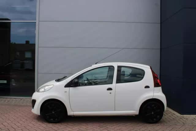Peugeot 107 (2013) thumbnail 2