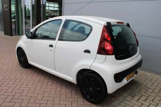 Peugeot 107 (2013) thumbnail 3