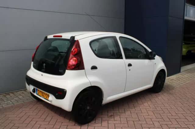 Peugeot 107 (2013) thumbnail 4