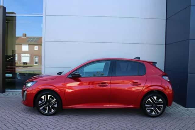 Peugeot 208 (2024) thumbnail 2