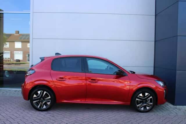 Peugeot 208 (2024) thumbnail 5