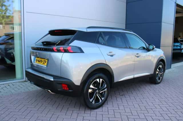Peugeot 2008 (2020) thumbnail 4