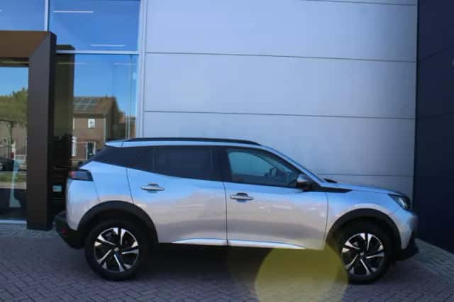 Peugeot 2008 (2020) thumbnail 5
