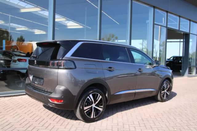 Peugeot 5008 (2023) thumbnail 4