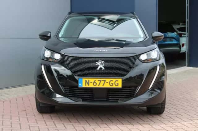 Peugeot e-2008 (2021) thumbnail 3