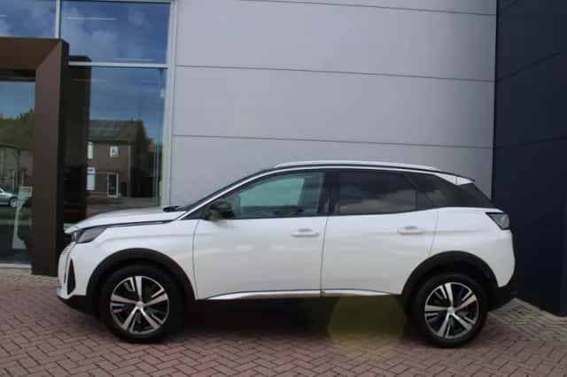 Peugeot 3008 (2021) thumbnail 2