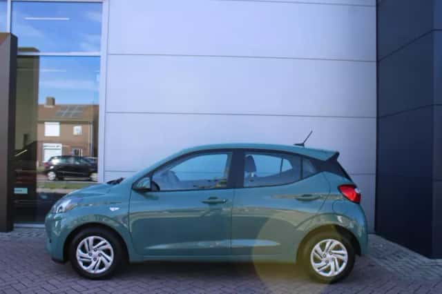 Hyundai i10 (2023) thumbnail 2