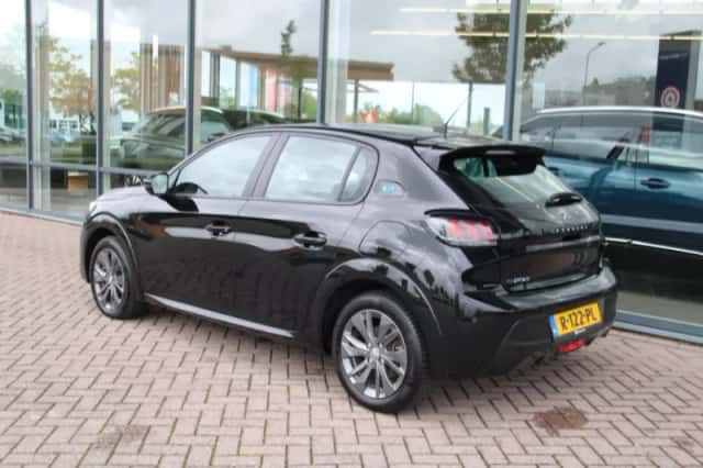 Peugeot e-208 (2022) thumbnail 3