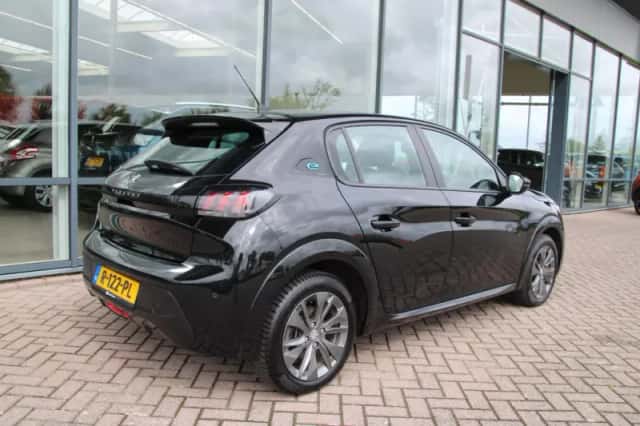 Peugeot e-208 (2022) thumbnail 4