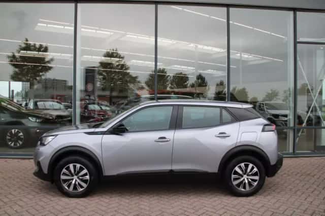 Peugeot e-2008 (2022) thumbnail 2