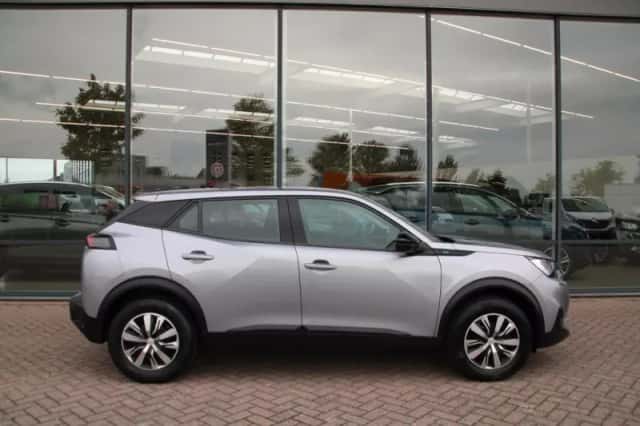 Peugeot e-2008 (2022) thumbnail 5