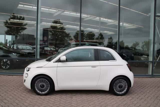 Fiat 500C (2023) thumbnail 2