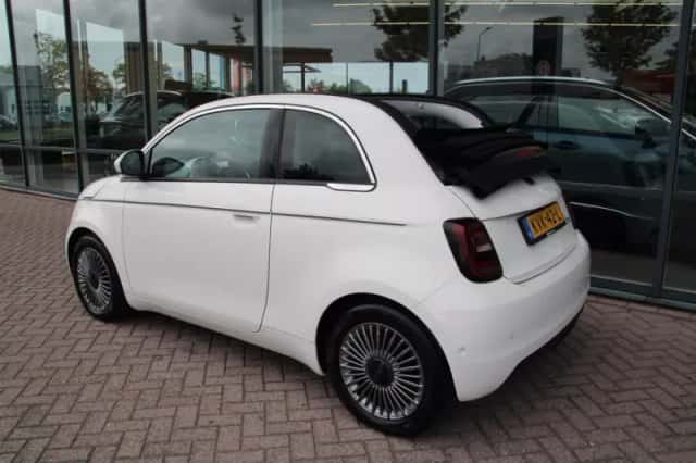 Fiat 500C (2023) thumbnail 3
