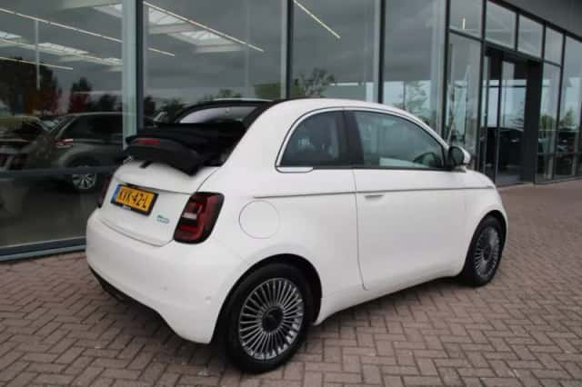 Fiat 500C (2023) thumbnail 4