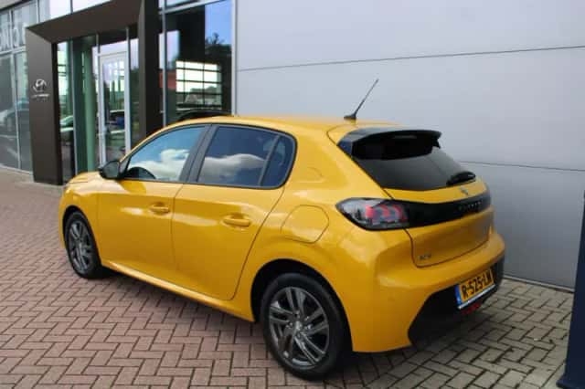 Peugeot 208 (2022) thumbnail 3
