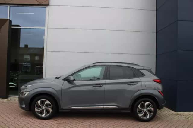Hyundai Kona (2021) thumbnail 2