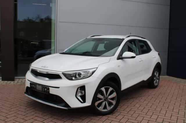 Kia Stonic (2023) thumbnail 1