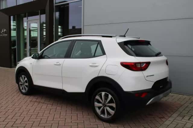 Kia Stonic (2023) thumbnail 3