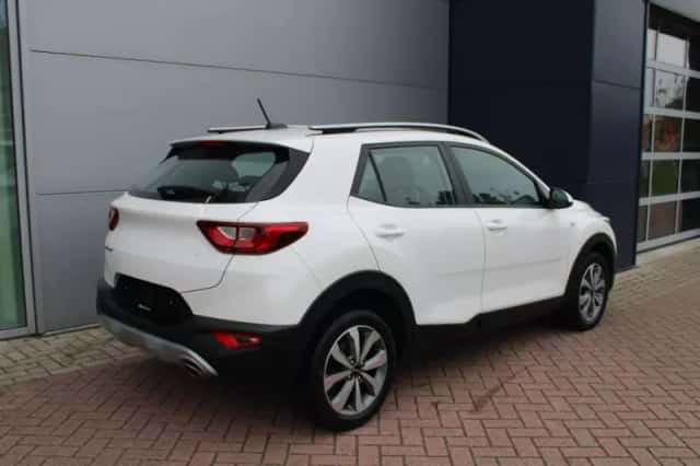 Kia Stonic (2023) thumbnail 4