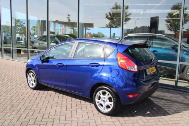 Ford Fiesta (2017) thumbnail 3
