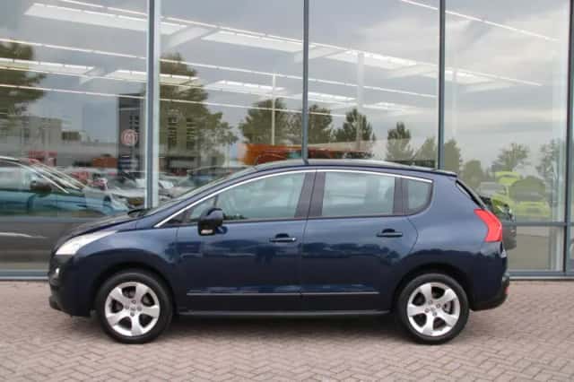 Peugeot 3008 (2010) thumbnail 2