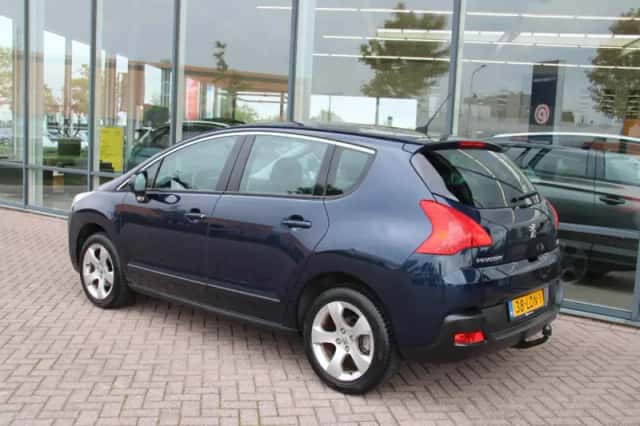 Peugeot 3008 (2010) thumbnail 3