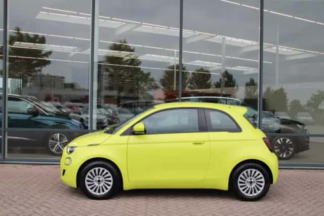 Fiat 500e (2024) thumbnail 2