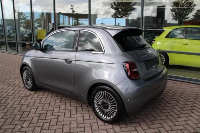 Fiat 500 (2024) thumbnail 3