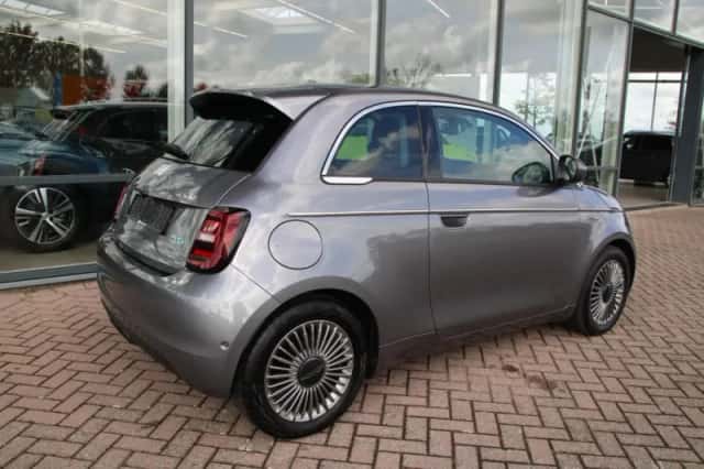 Fiat 500 (2024) thumbnail 4