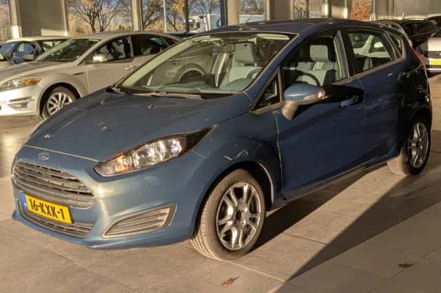 Ford Fiesta (2010) thumbnail 2