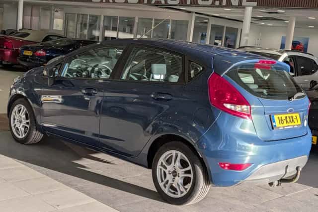 Ford Fiesta (2010) thumbnail 3