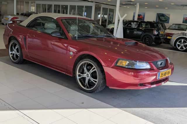 Ford Mustang (2004) thumbnail 1