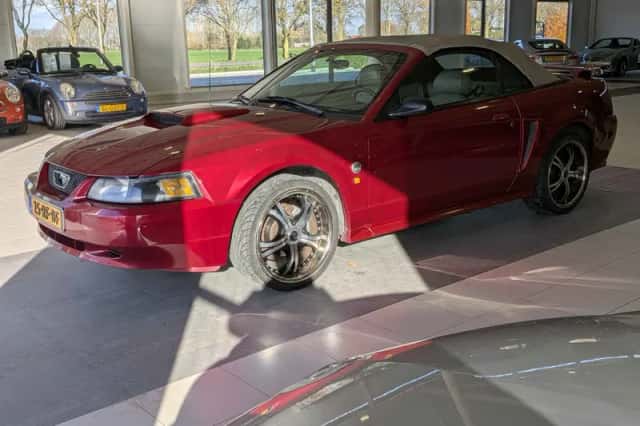 Ford Mustang (2004) thumbnail 2